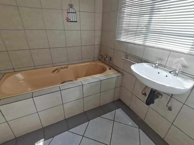 To Let 3 Bedroom Property for Rent in Gezina Gauteng