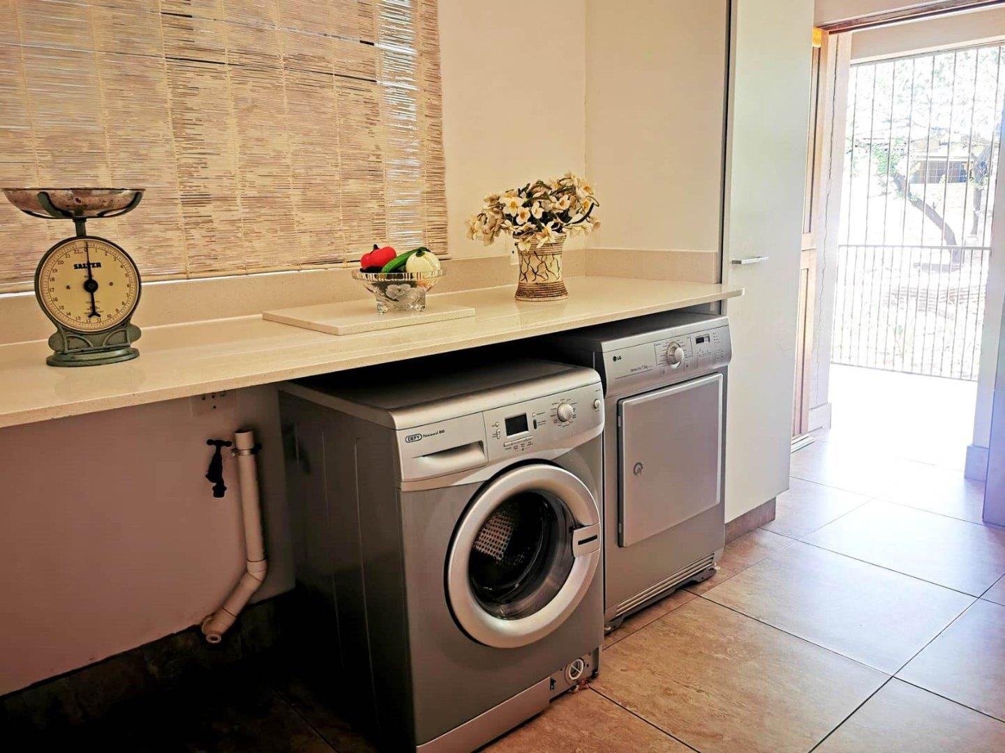 5 Bedroom Property for Sale in Unitas Park Gauteng