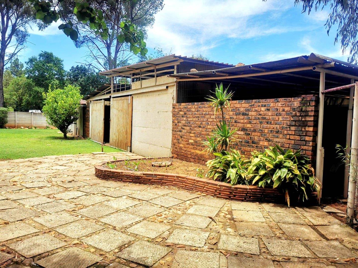 5 Bedroom Property for Sale in Unitas Park Gauteng