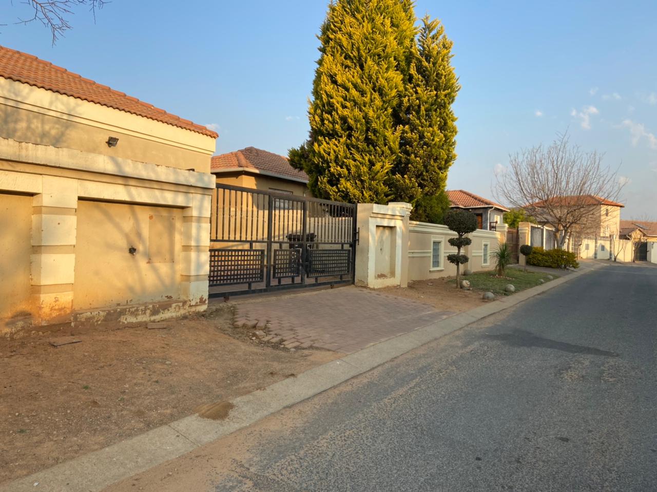 4 Bedroom Property for Sale in Cosmo City Gauteng