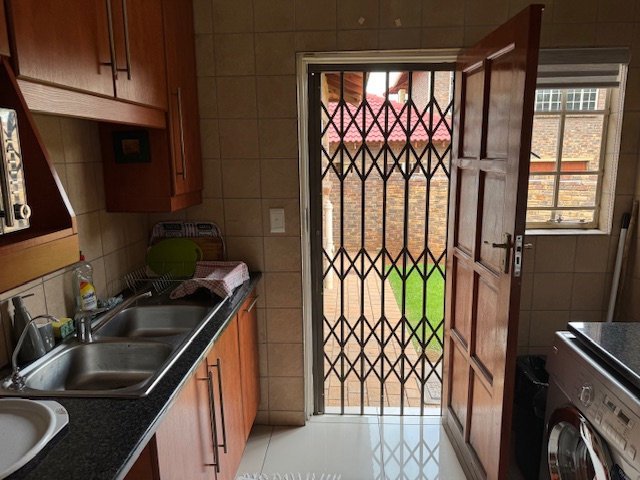 3 Bedroom Property for Sale in Thatchfield Close Gauteng