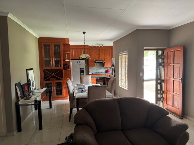 3 Bedroom Property for Sale in Thatchfield Close Gauteng