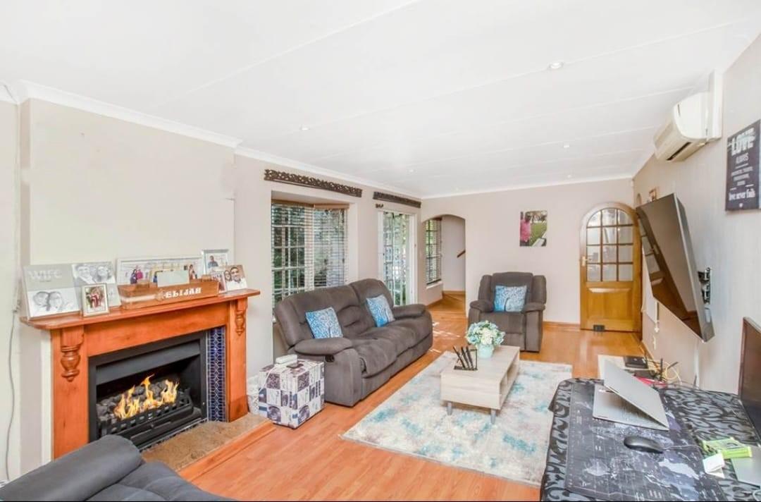 6 Bedroom Property for Sale in Vorna Valley Gauteng