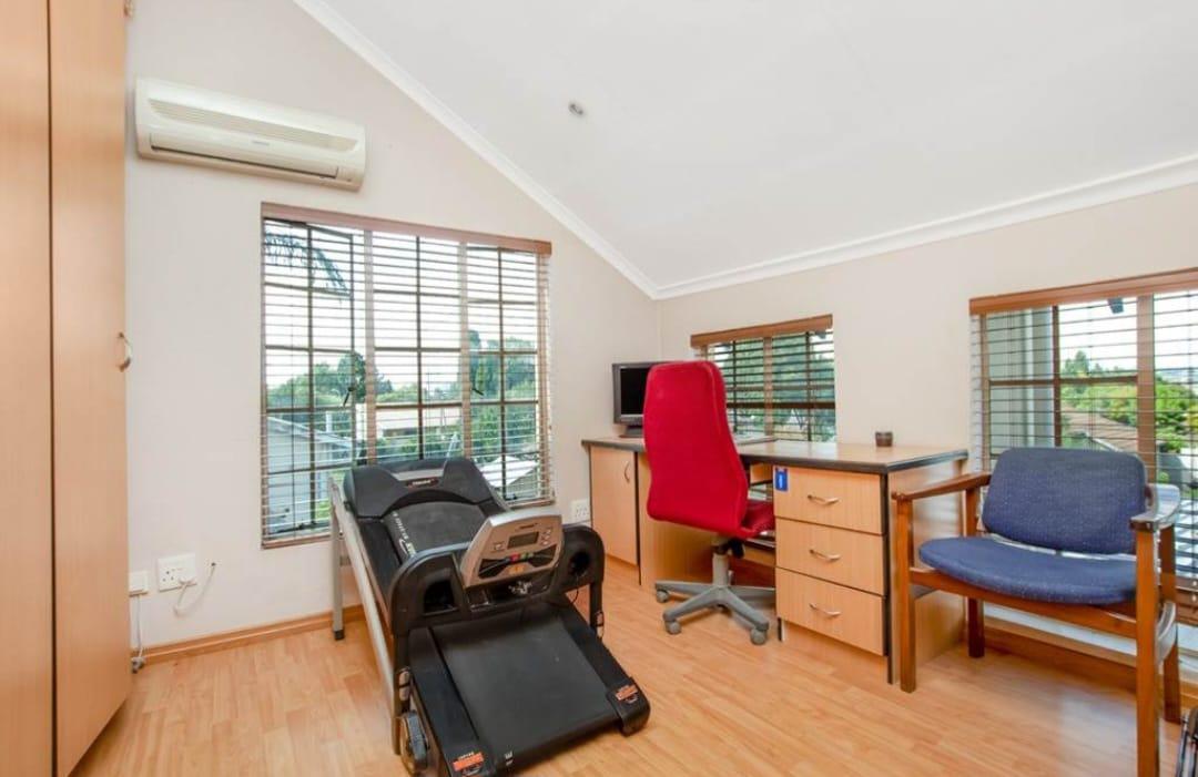 6 Bedroom Property for Sale in Vorna Valley Gauteng