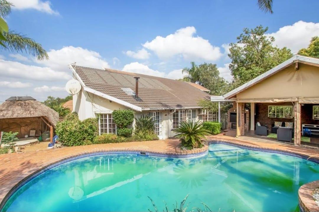 6 Bedroom Property for Sale in Vorna Valley Gauteng