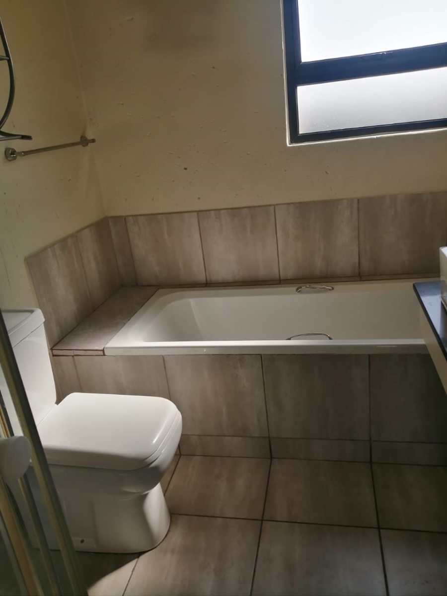 2 Bedroom Property for Sale in Lonehill Gauteng