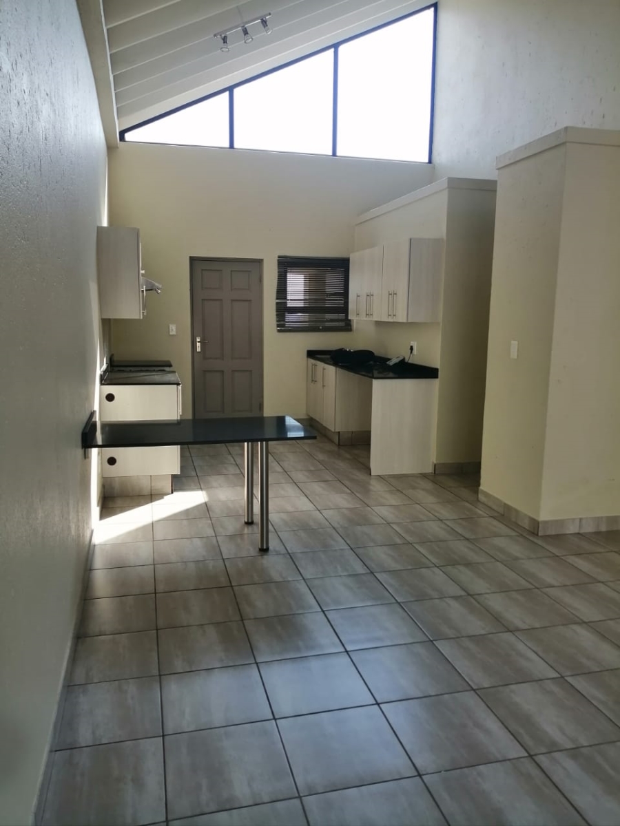 2 Bedroom Property for Sale in Lonehill Gauteng