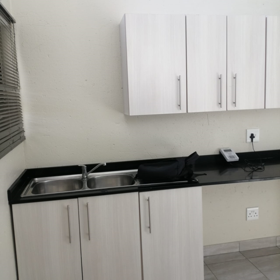 2 Bedroom Property for Sale in Lonehill Gauteng