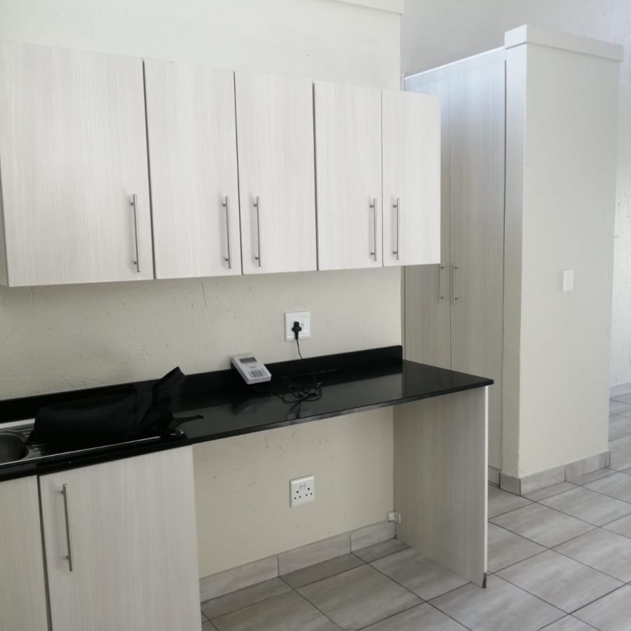 2 Bedroom Property for Sale in Lonehill Gauteng