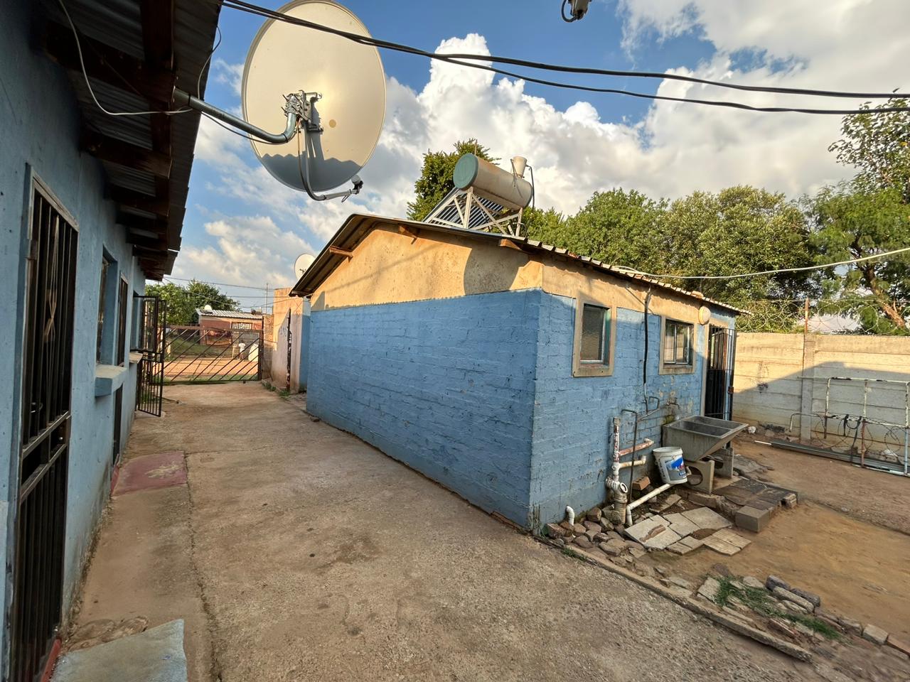 2 Bedroom Property for Sale in Tshepisong Gauteng