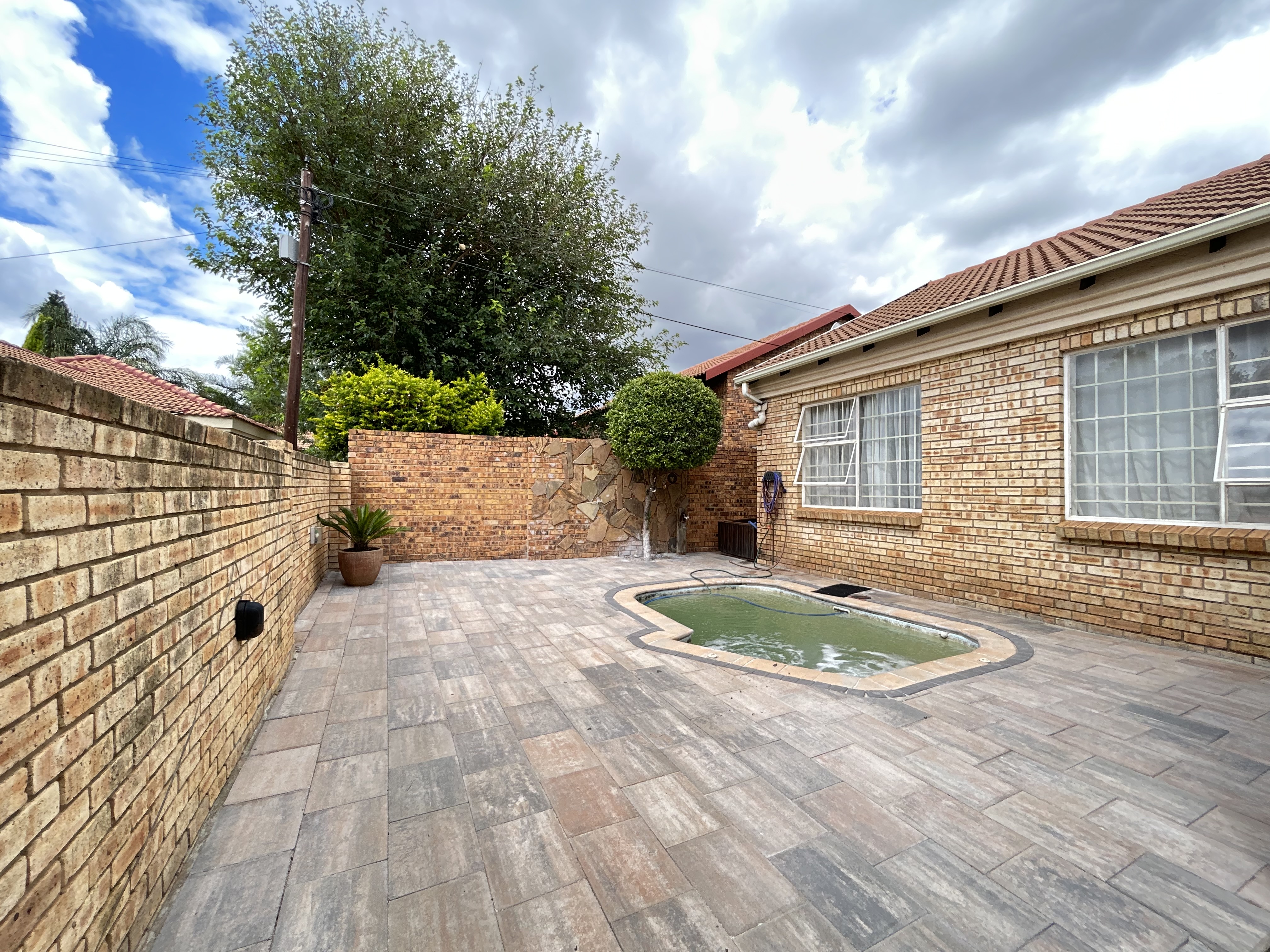 3 Bedroom Property for Sale in Thatchfield Cresent Gauteng