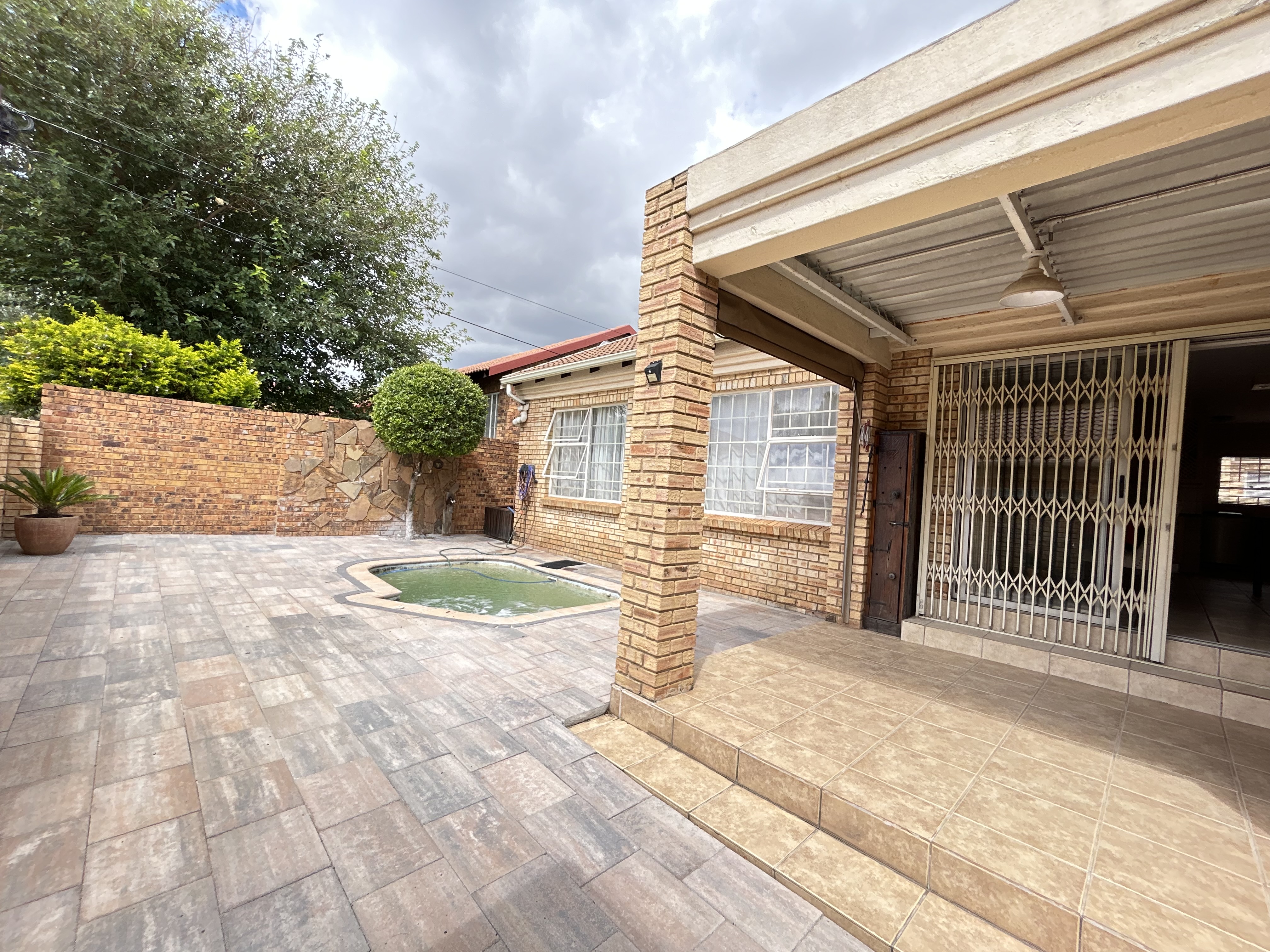 3 Bedroom Property for Sale in Thatchfield Cresent Gauteng