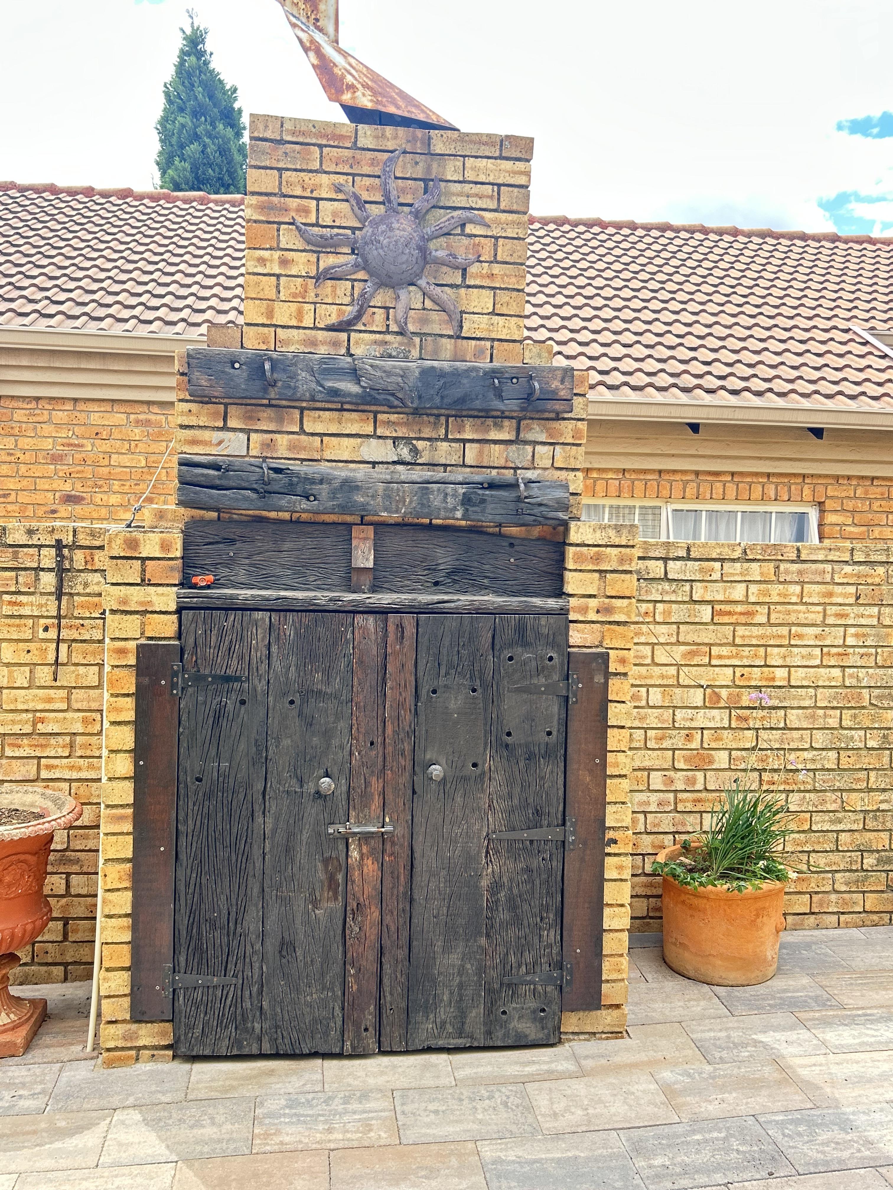 3 Bedroom Property for Sale in Thatchfield Cresent Gauteng