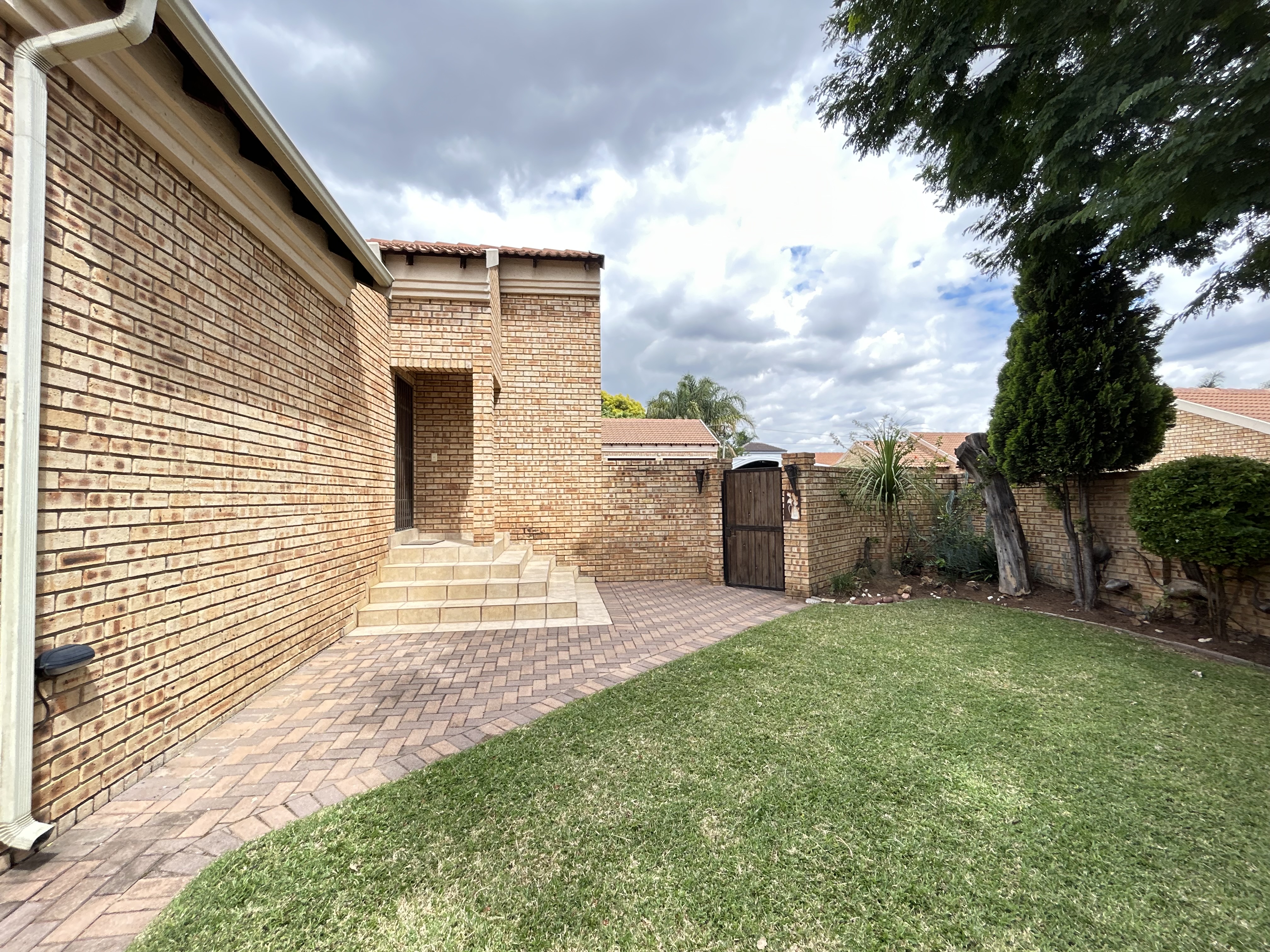 3 Bedroom Property for Sale in Thatchfield Cresent Gauteng