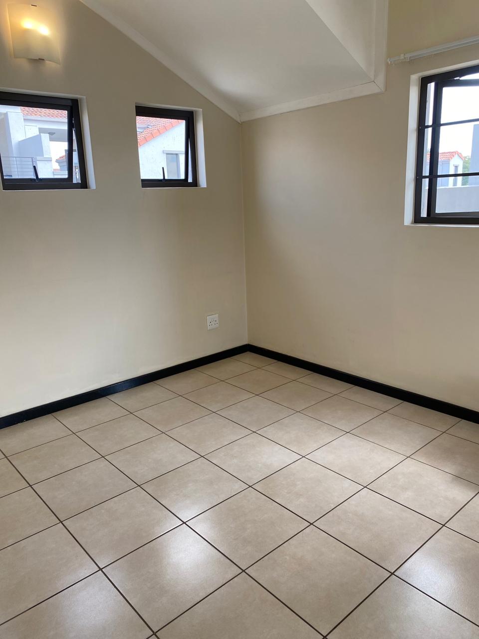 1 Bedroom Property for Sale in Fourways Gauteng