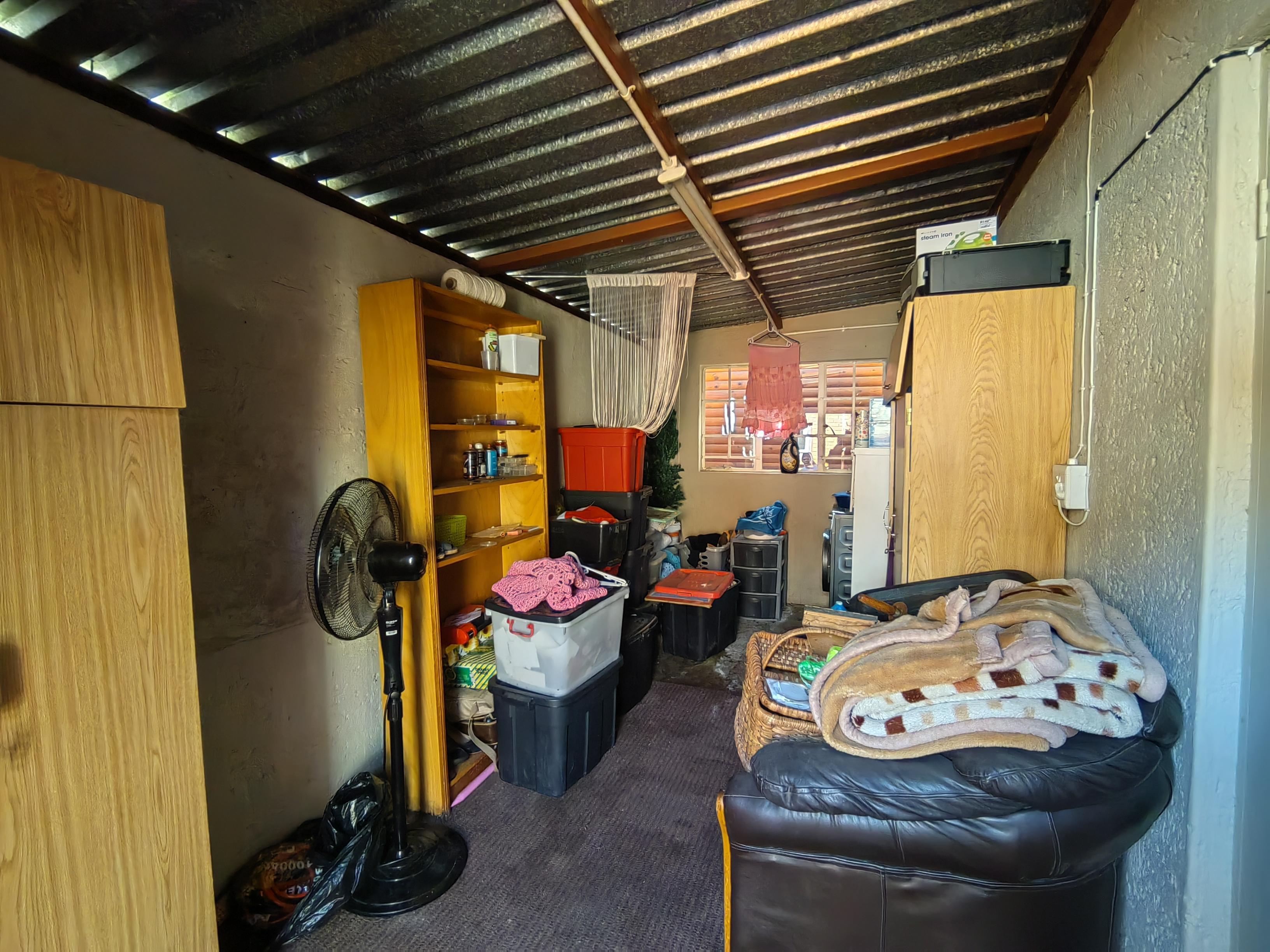 To Let 1 Bedroom Property for Rent in Waverley Gauteng