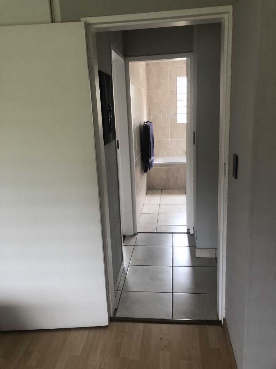 2 Bedroom Property for Sale in Sunninghill Gauteng