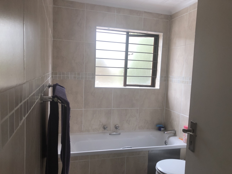 2 Bedroom Property for Sale in Sunninghill Gauteng