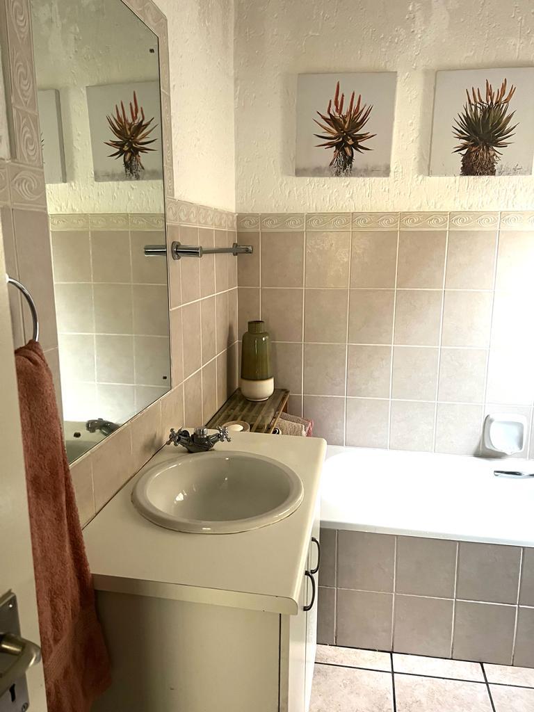 2 Bedroom Property for Sale in Sunninghill Gauteng