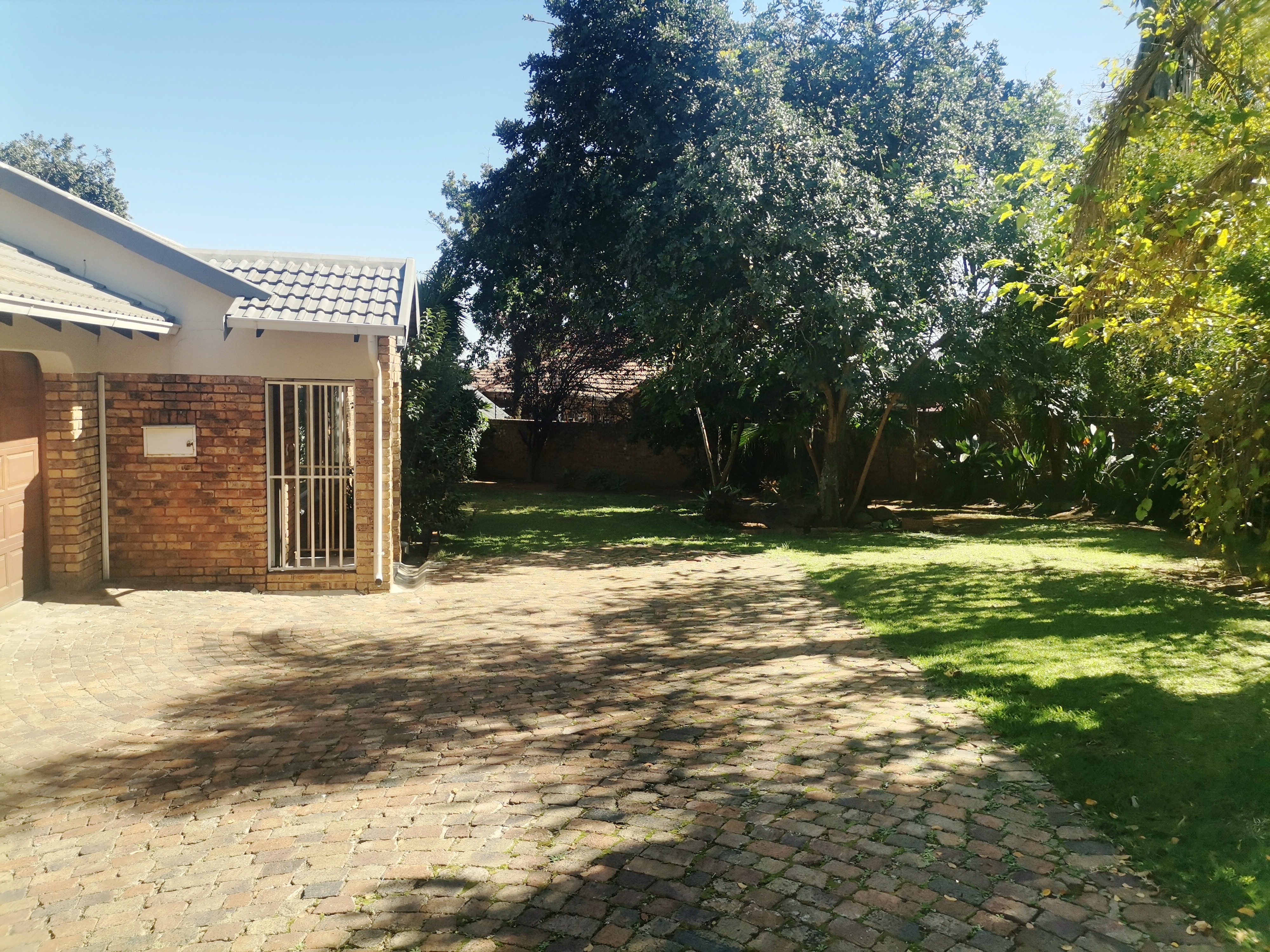 4 Bedroom Property for Sale in Rooihuiskraal Gauteng