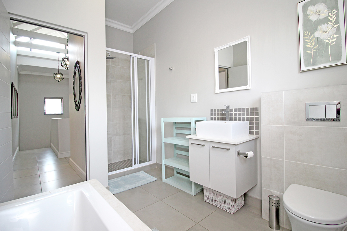 3 Bedroom Property for Sale in Broadacres Gauteng