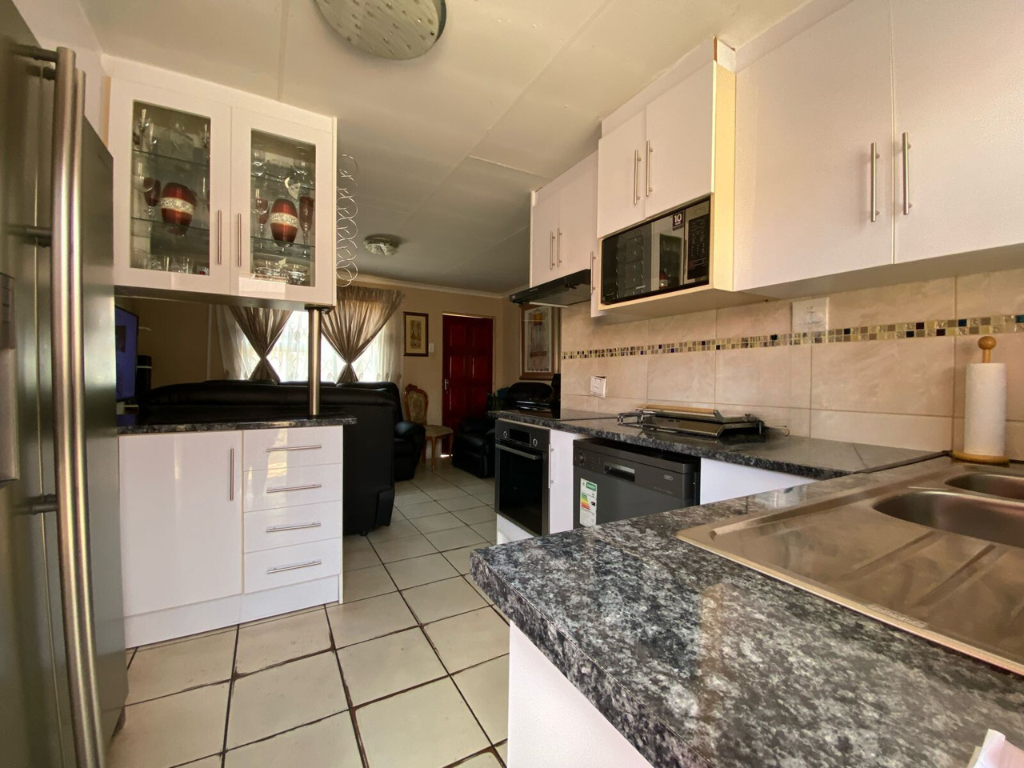 3 Bedroom Property for Sale in Golden Gardens Gauteng