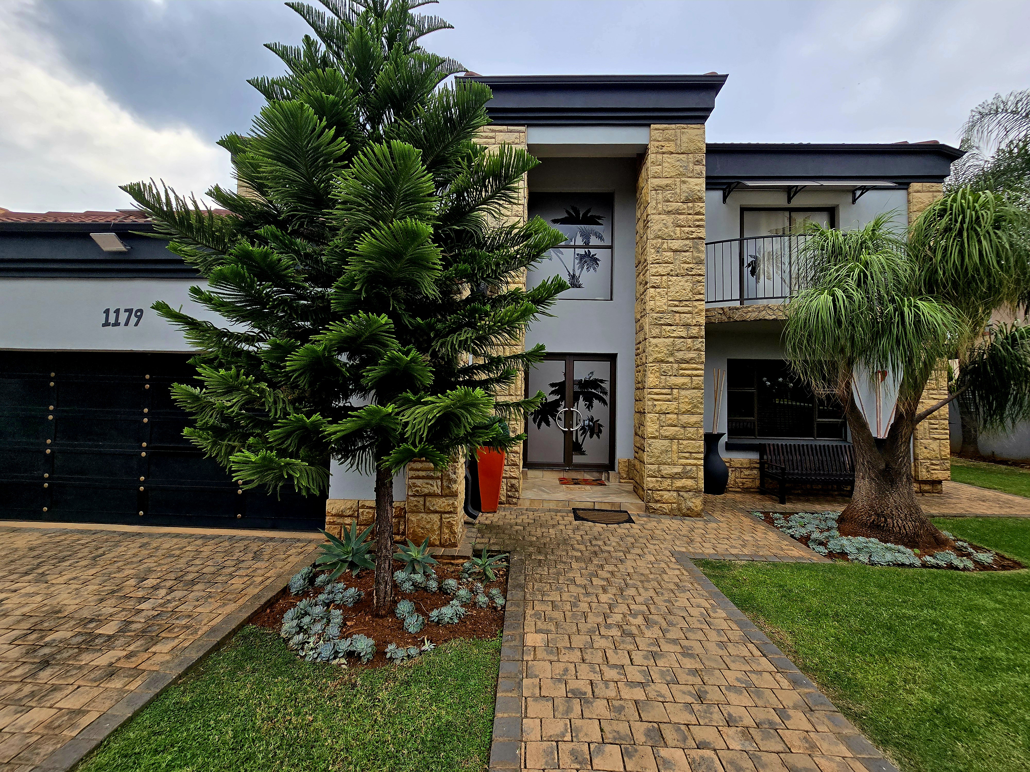 5 Bedroom Property for Sale in Zambezi Country Estate Gauteng