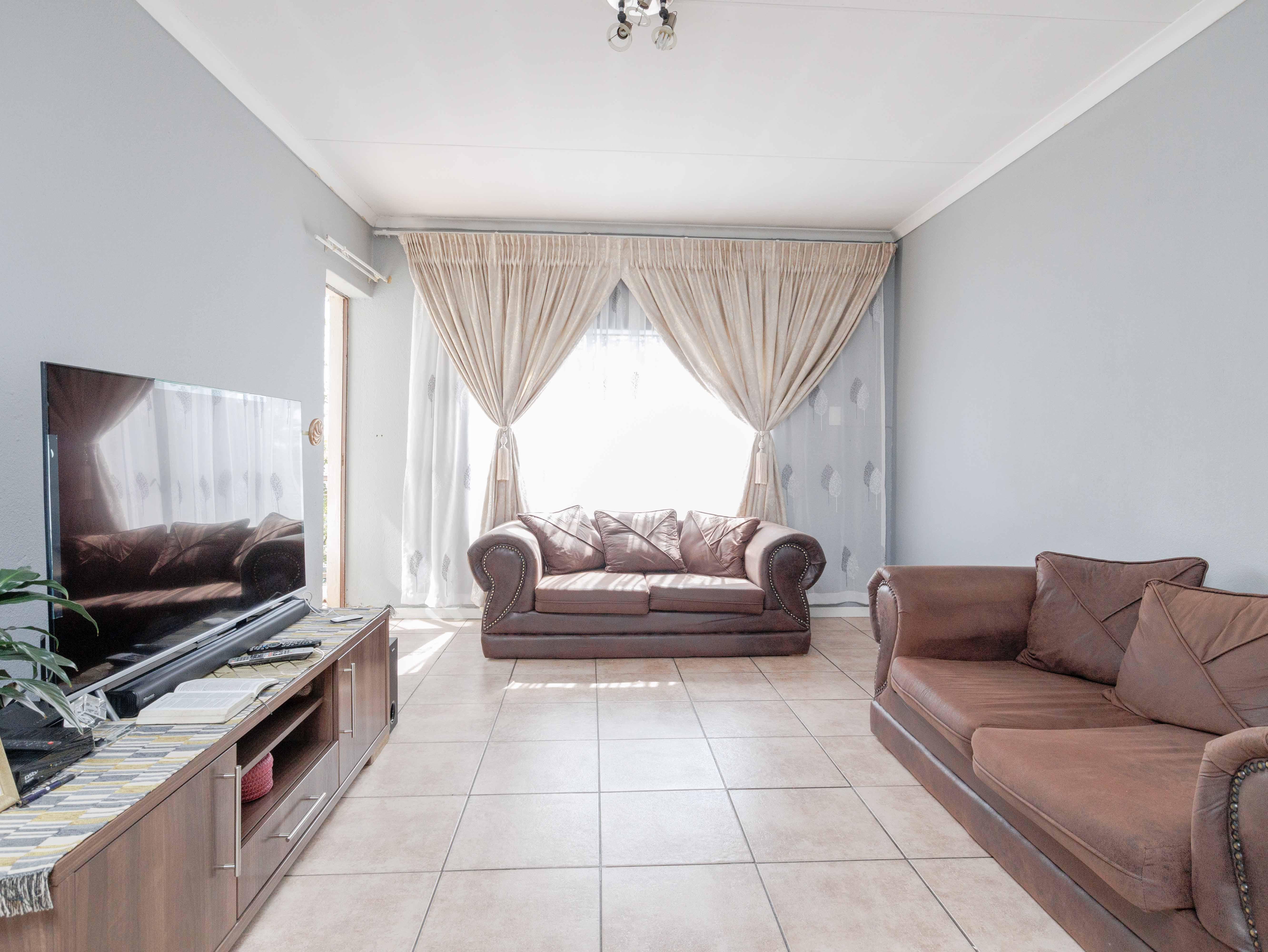 To Let 3 Bedroom Property for Rent in Whitney Gardens Gauteng