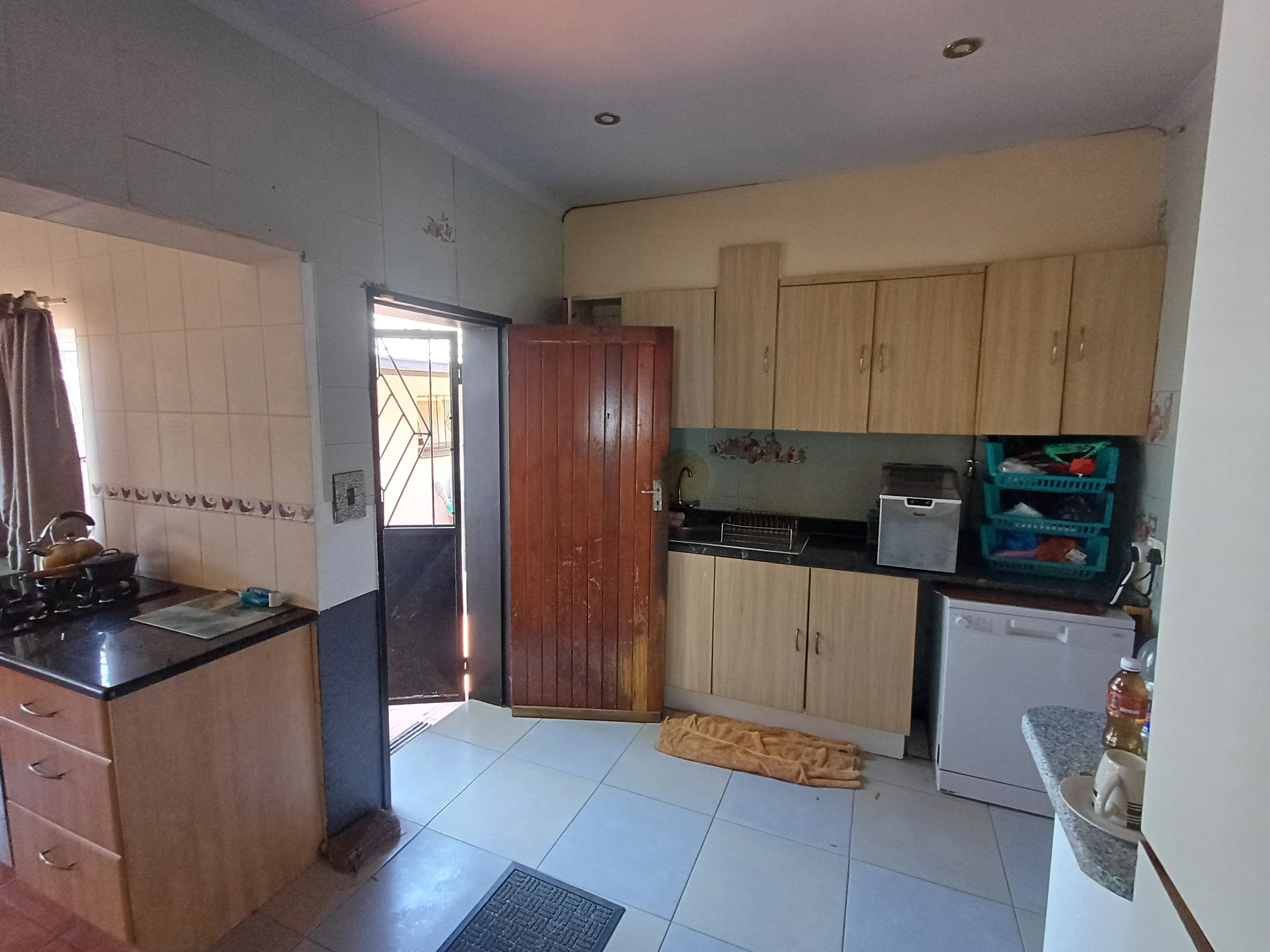 5 Bedroom Property for Sale in Witpoortjie Gauteng