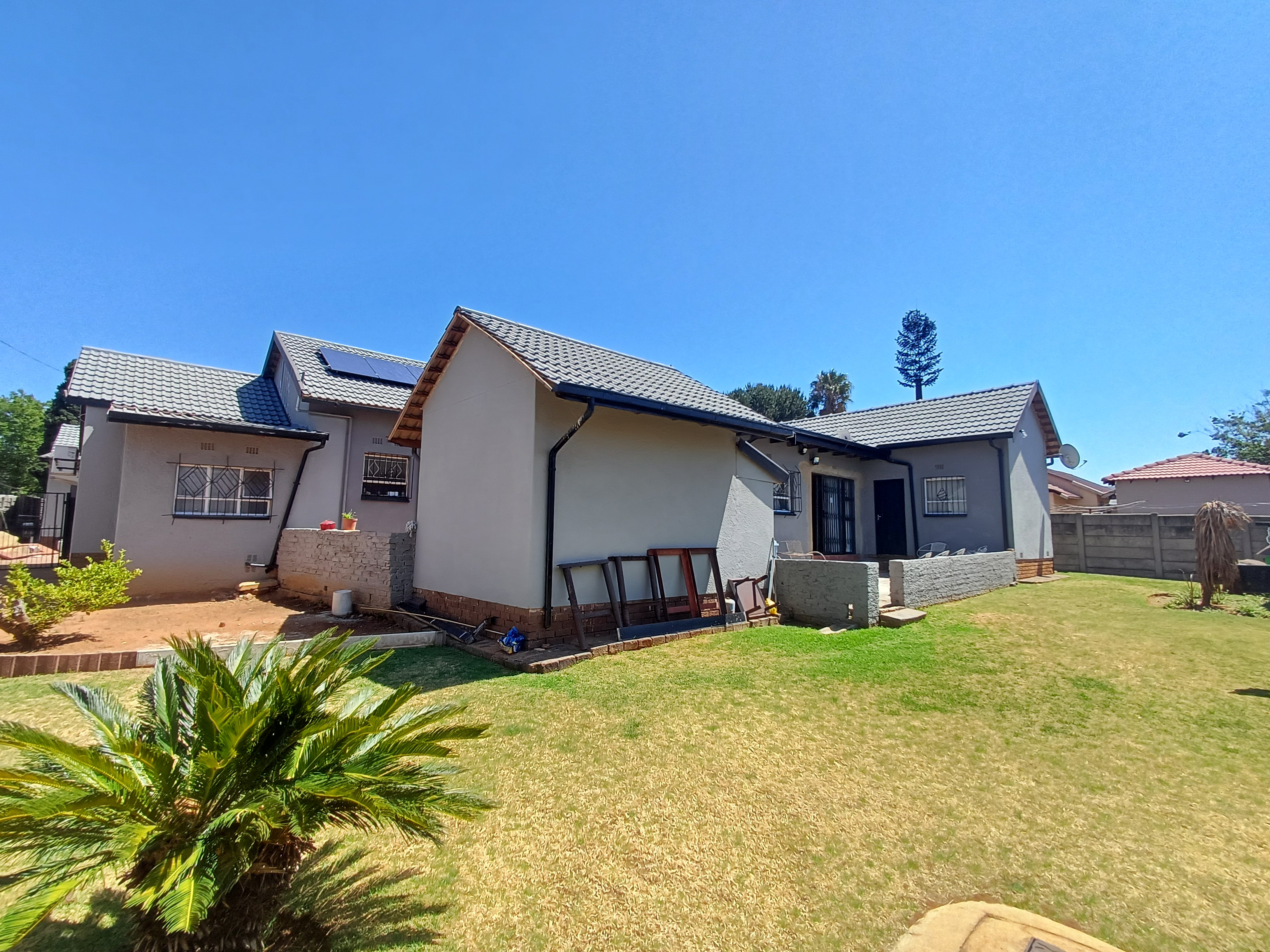 5 Bedroom Property for Sale in Witpoortjie Gauteng