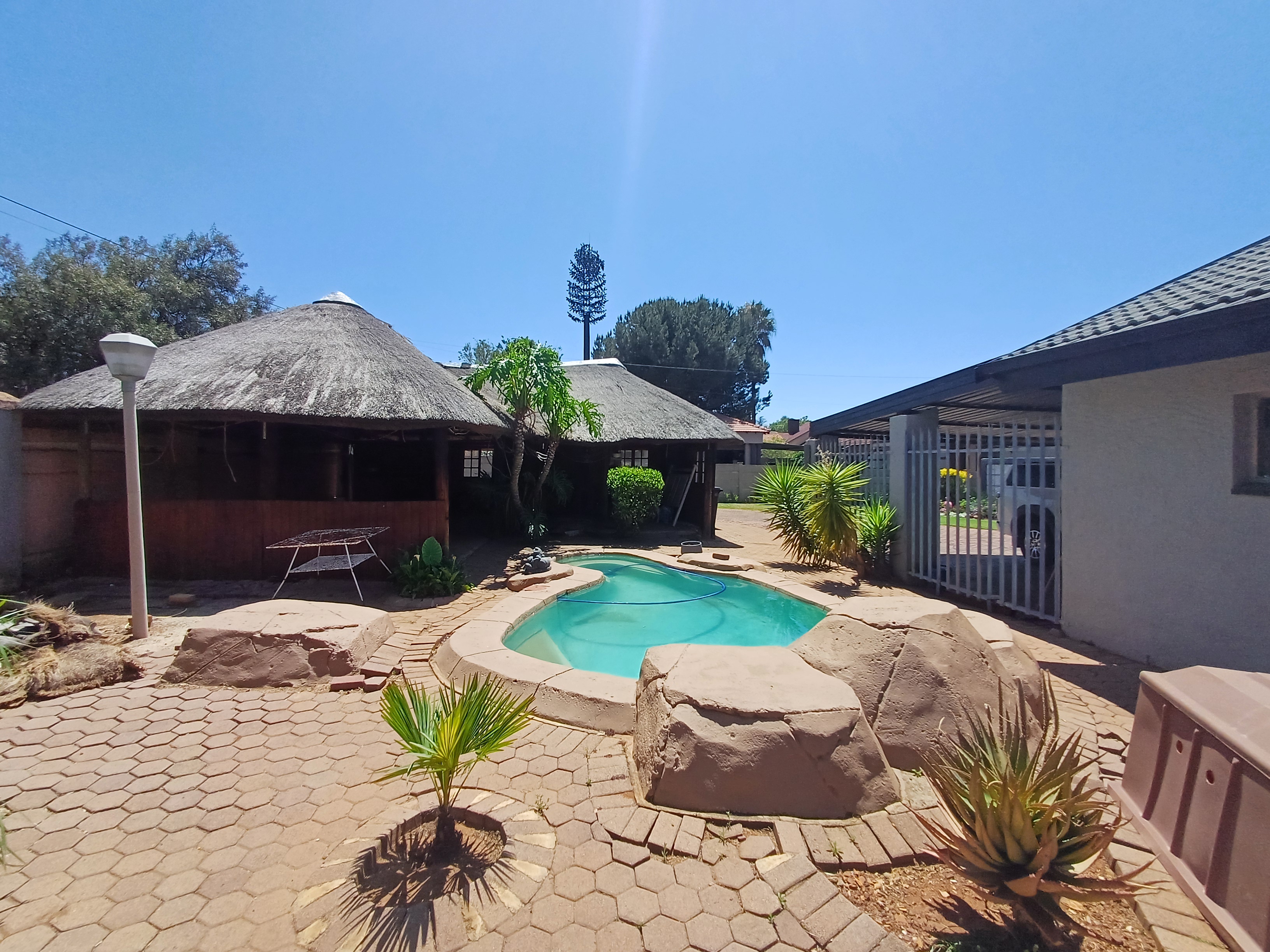 5 Bedroom Property for Sale in Witpoortjie Gauteng