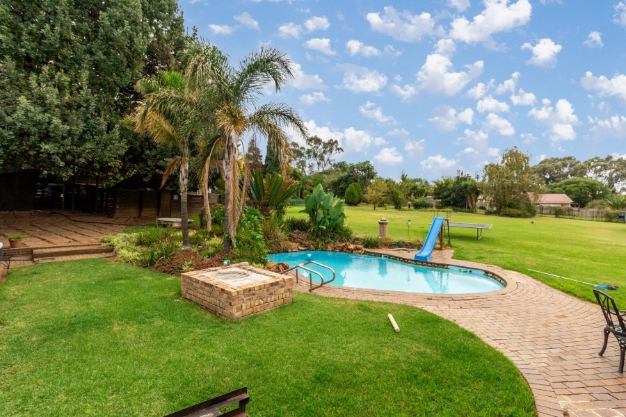 4 Bedroom Property for Sale in Princess A H Gauteng