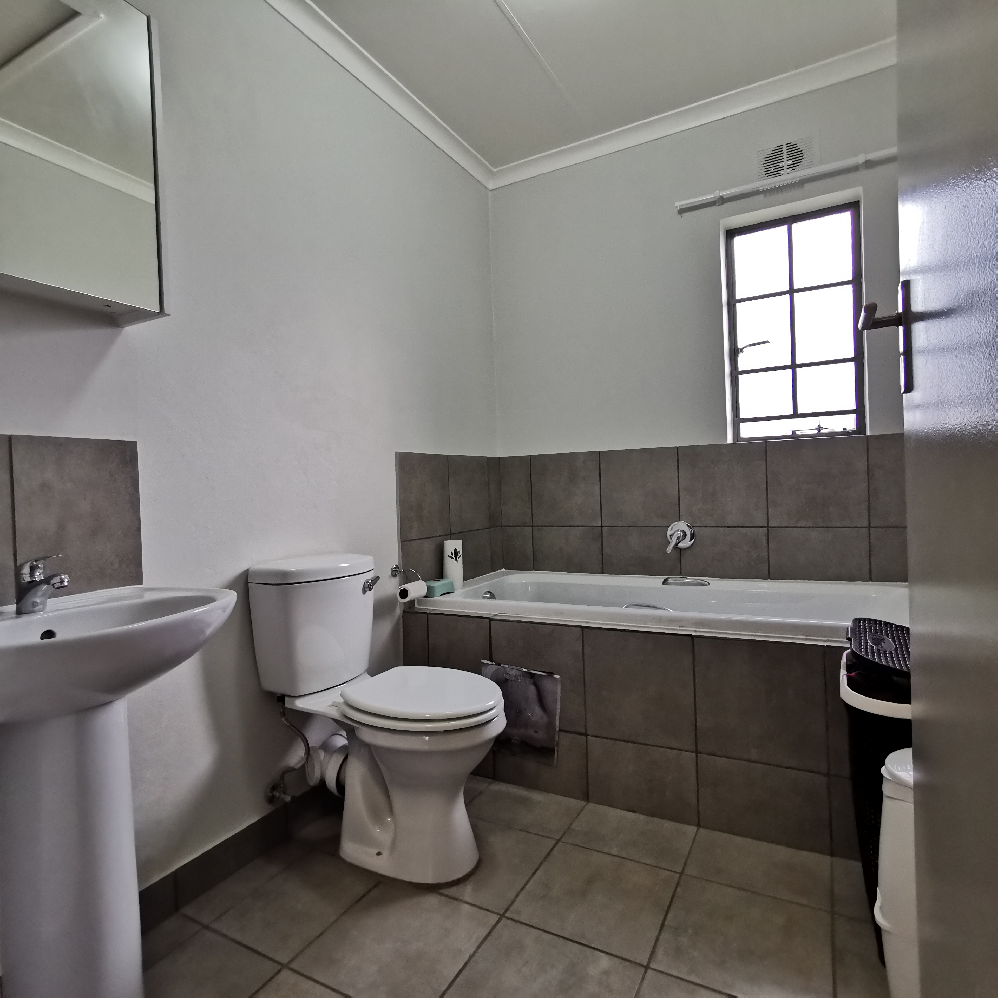 To Let 2 Bedroom Property for Rent in Alrode Gauteng