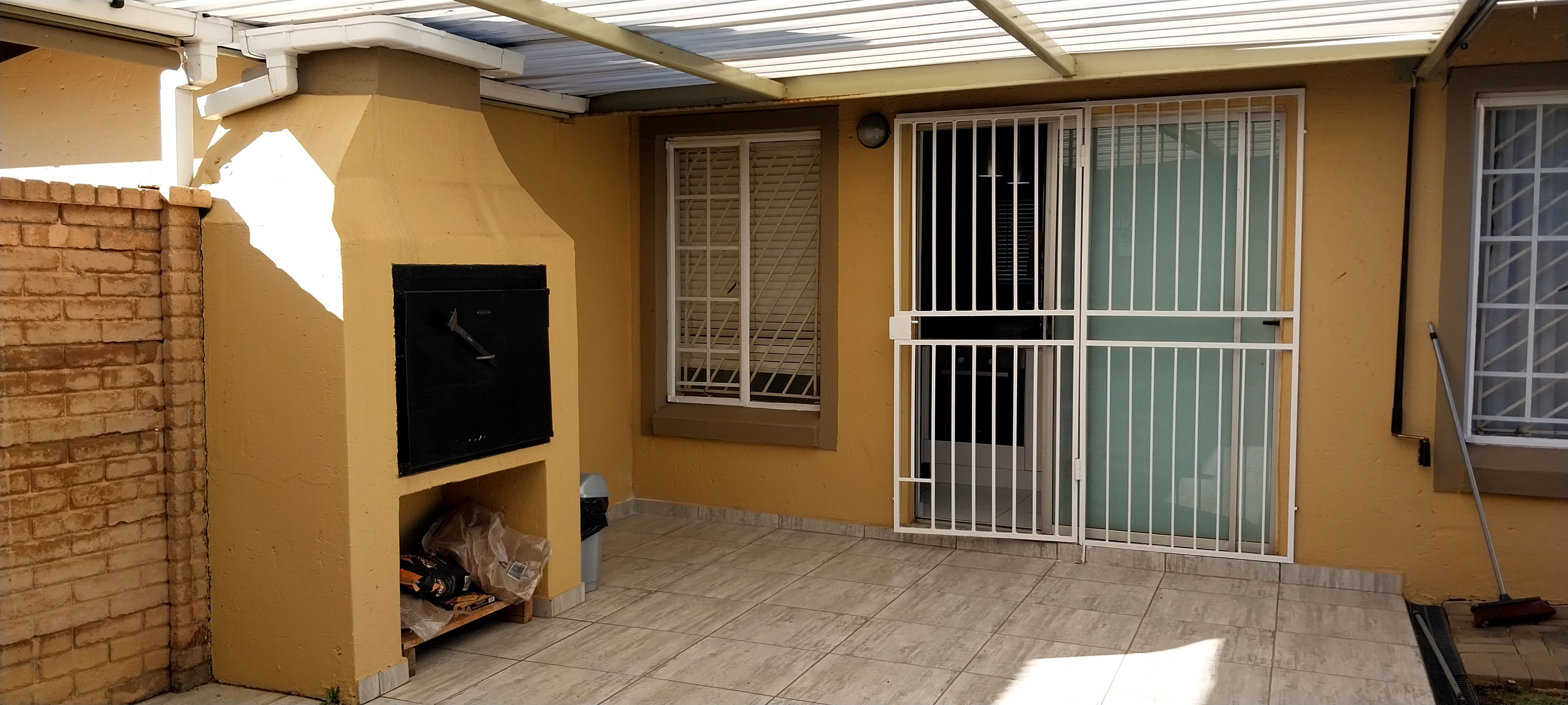 2 Bedroom Property for Sale in Willow Park Manor Gauteng