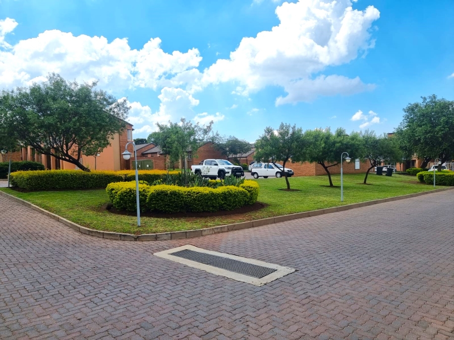 2 Bedroom Property for Sale in Noordwyk Gauteng