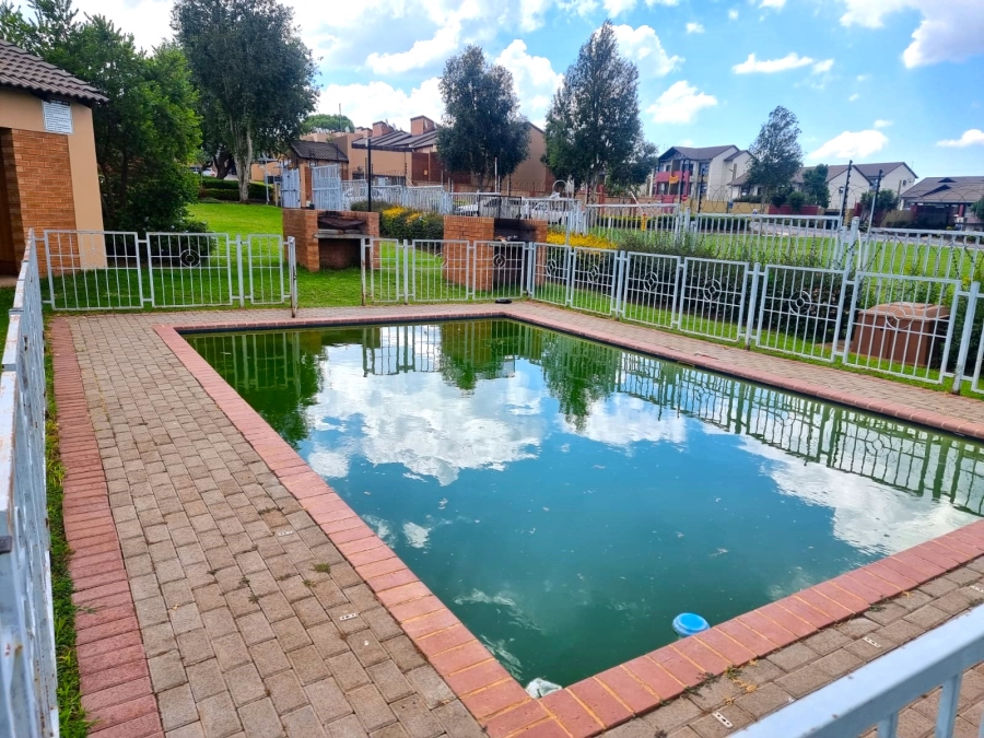 2 Bedroom Property for Sale in Noordwyk Gauteng