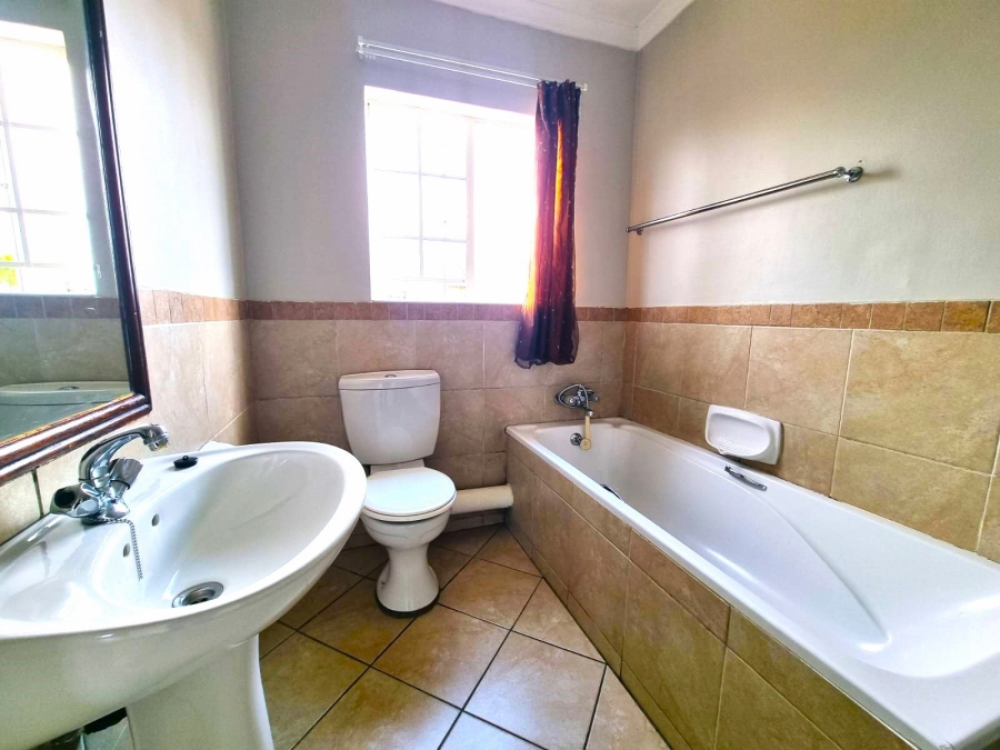 2 Bedroom Property for Sale in Noordwyk Gauteng