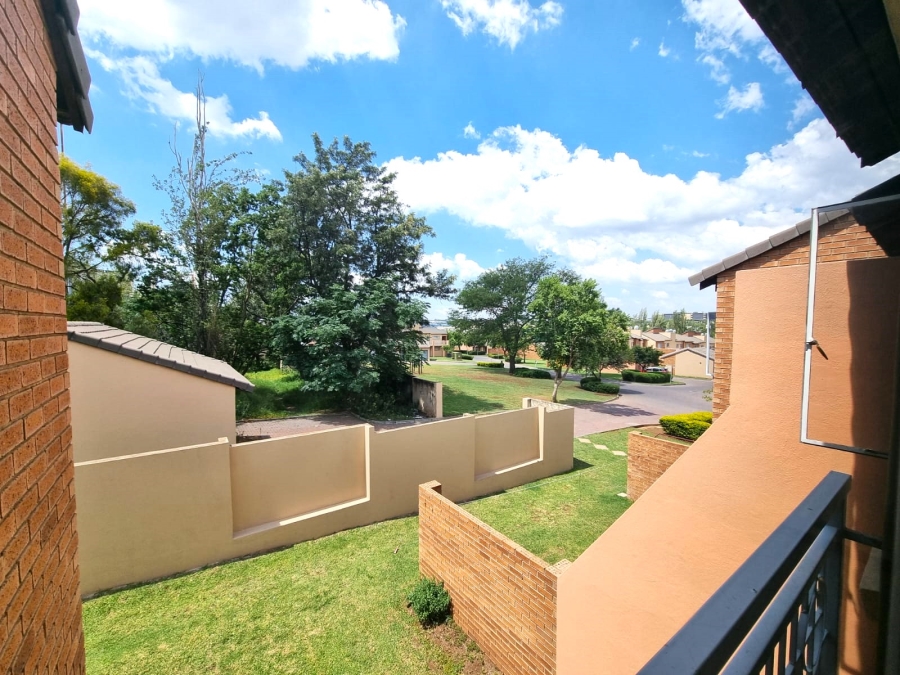 2 Bedroom Property for Sale in Noordwyk Gauteng