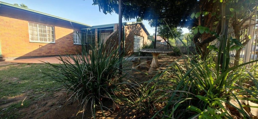 4 Bedroom Property for Sale in Vanderbijlpark CW 4 Gauteng