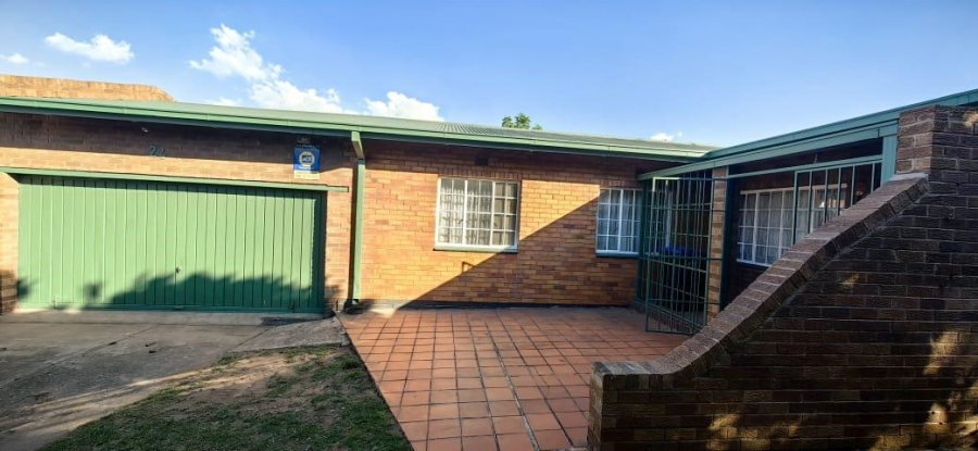 4 Bedroom Property for Sale in Vanderbijlpark CW 4 Gauteng