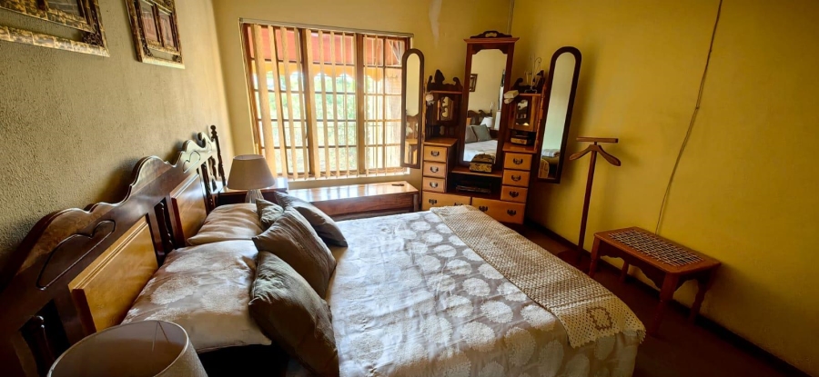 6 Bedroom Property for Sale in Vaaloewer Gauteng