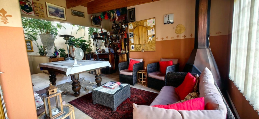 6 Bedroom Property for Sale in Vaaloewer Gauteng
