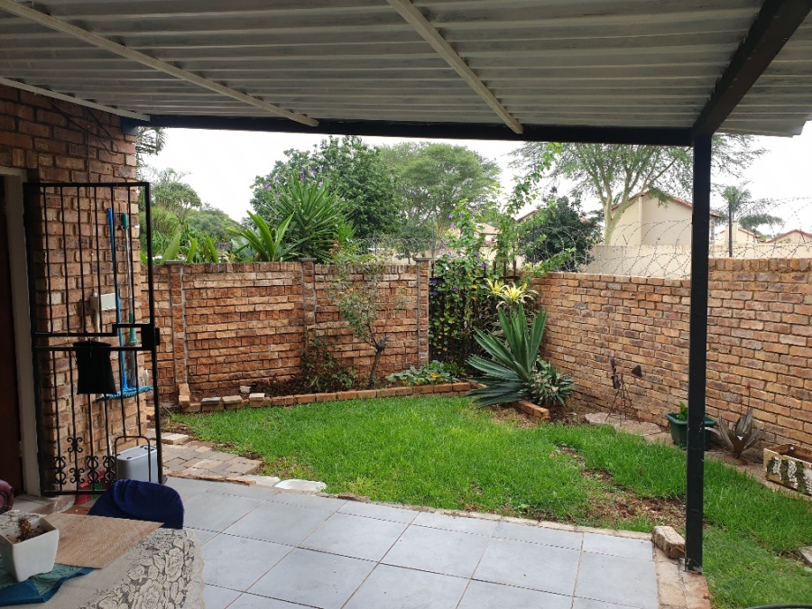 To Let 2 Bedroom Property for Rent in Sinoville Gauteng