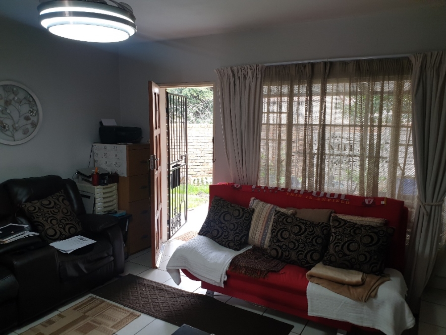 To Let 2 Bedroom Property for Rent in Sinoville Gauteng