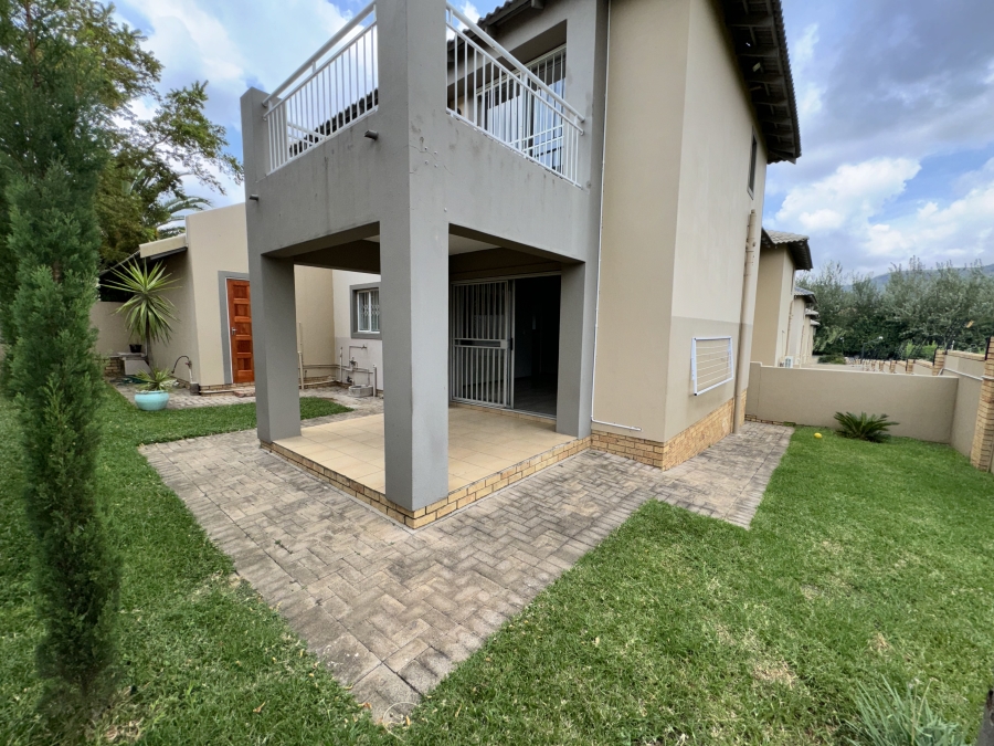 To Let 3 Bedroom Property for Rent in Ruimsig Country Estate Gauteng