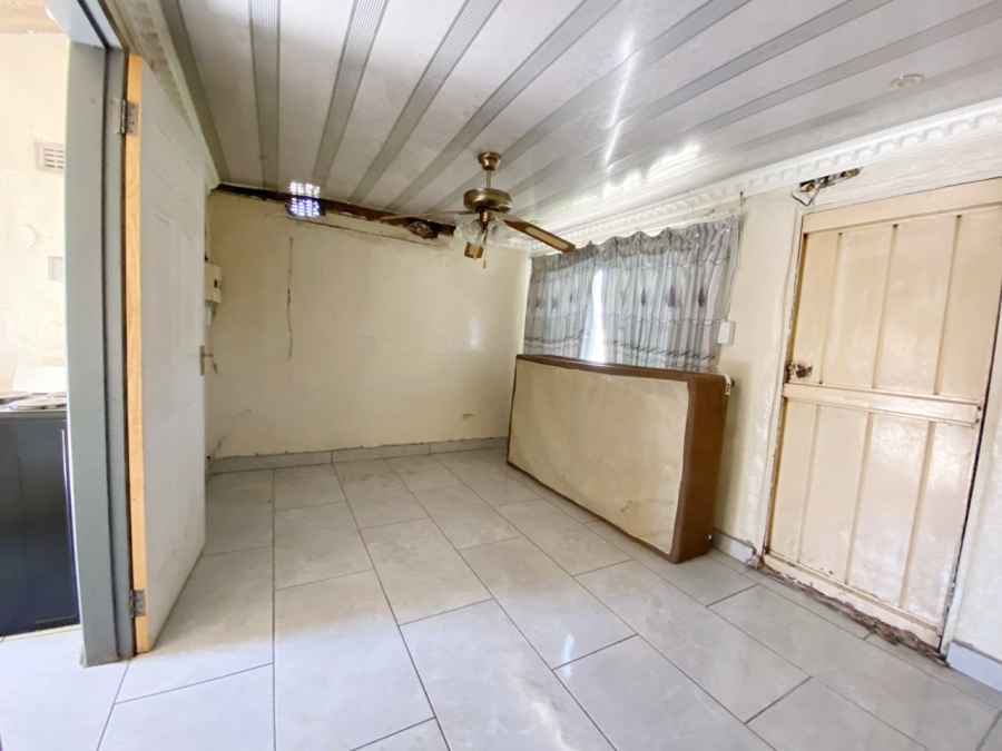 2 Bedroom Property for Sale in Lakeside Gauteng