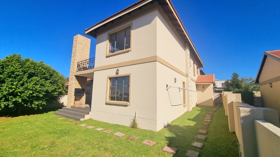 4 Bedroom Property for Sale in Crescent Wood Country Estate Gauteng