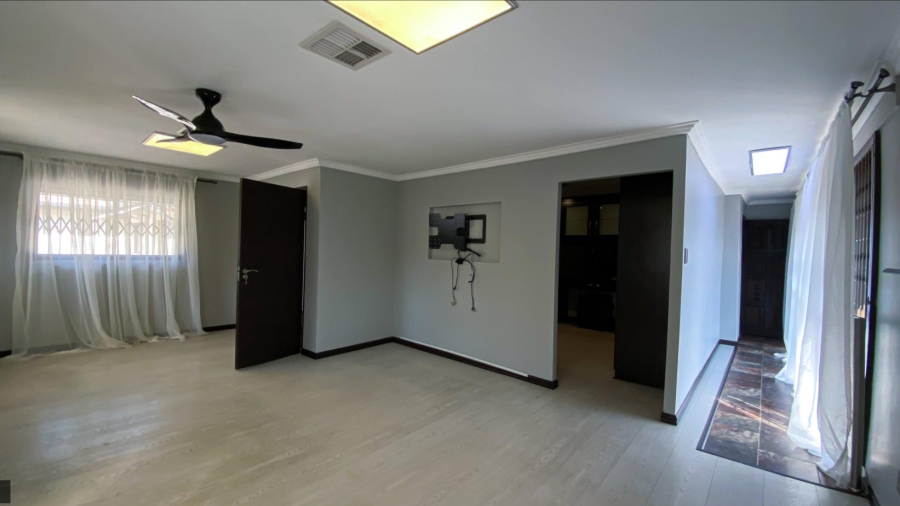 6 Bedroom Property for Sale in Marais Steyn Park Gauteng