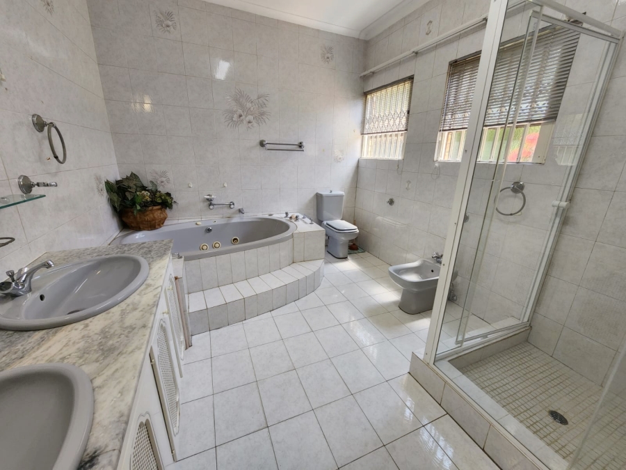 4 Bedroom Property for Sale in Vanderbijlpark SW 5 Gauteng