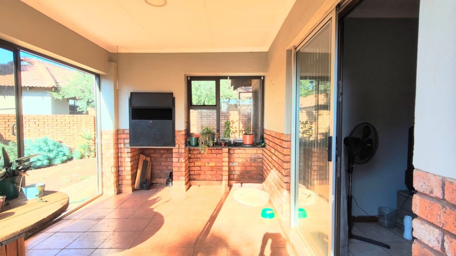 2 Bedroom Property for Sale in Montana Tuine Gauteng